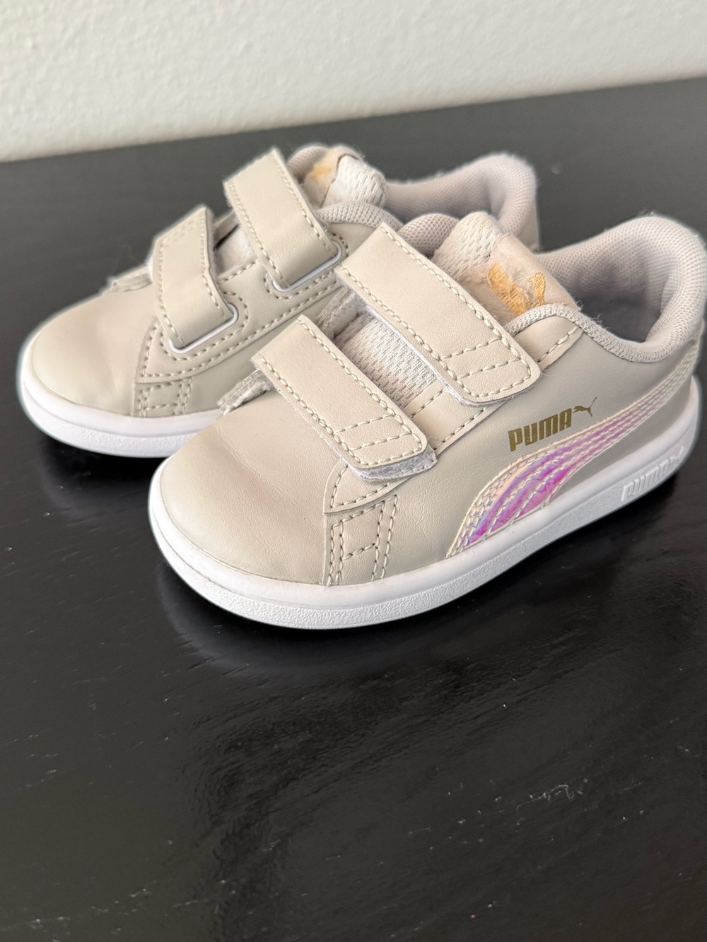 Puma Kids Beige Sneakers with Pink Accent and Gold Logo